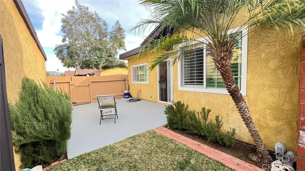 306 E Thornton, Hemet, California 92543 home-pic-20