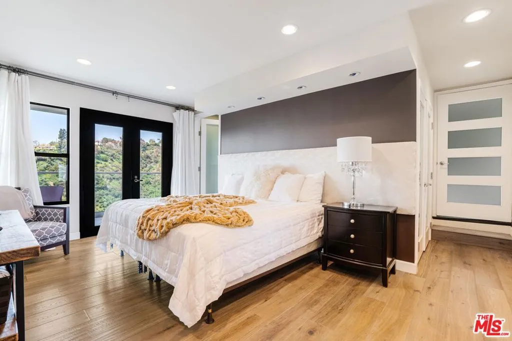1441 Summitridge Drive, Beverly Hills, California 90210 home-pic-16