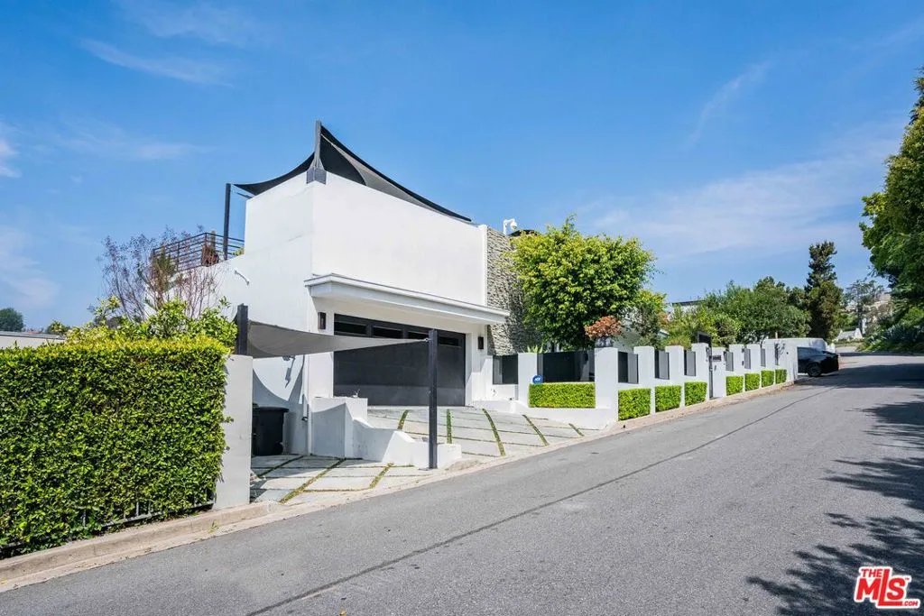 1441 Summitridge Drive, Beverly Hills, California 90210 home-pic-1