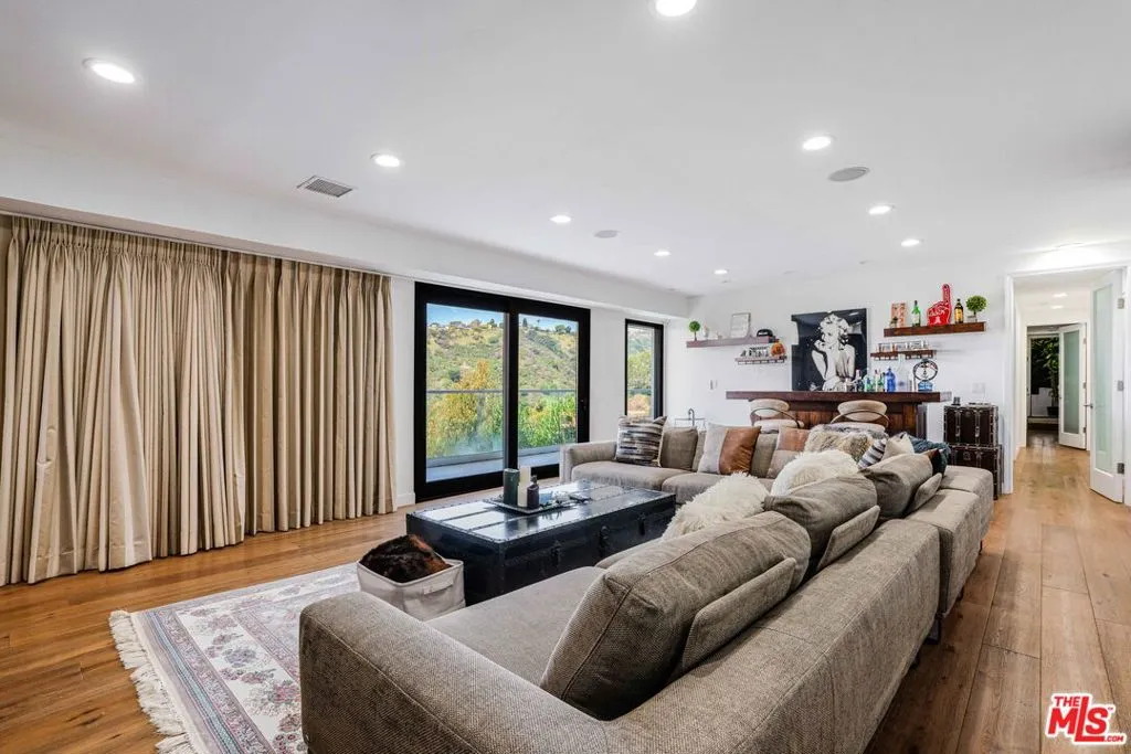 1441 Summitridge Drive, Beverly Hills, California 90210 home-pic-18