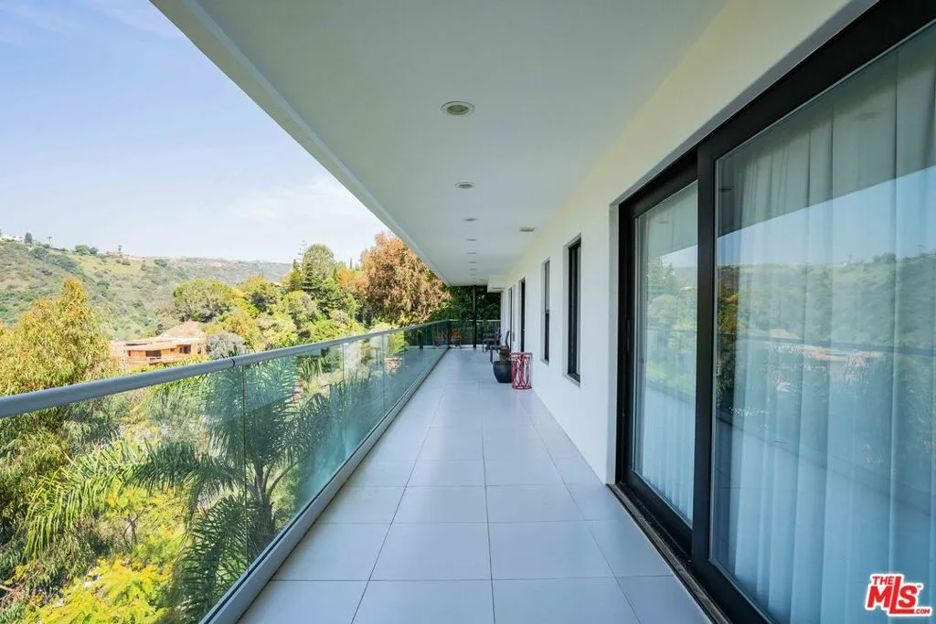 1441 Summitridge Drive, Beverly Hills, California 90210 home-pic-35