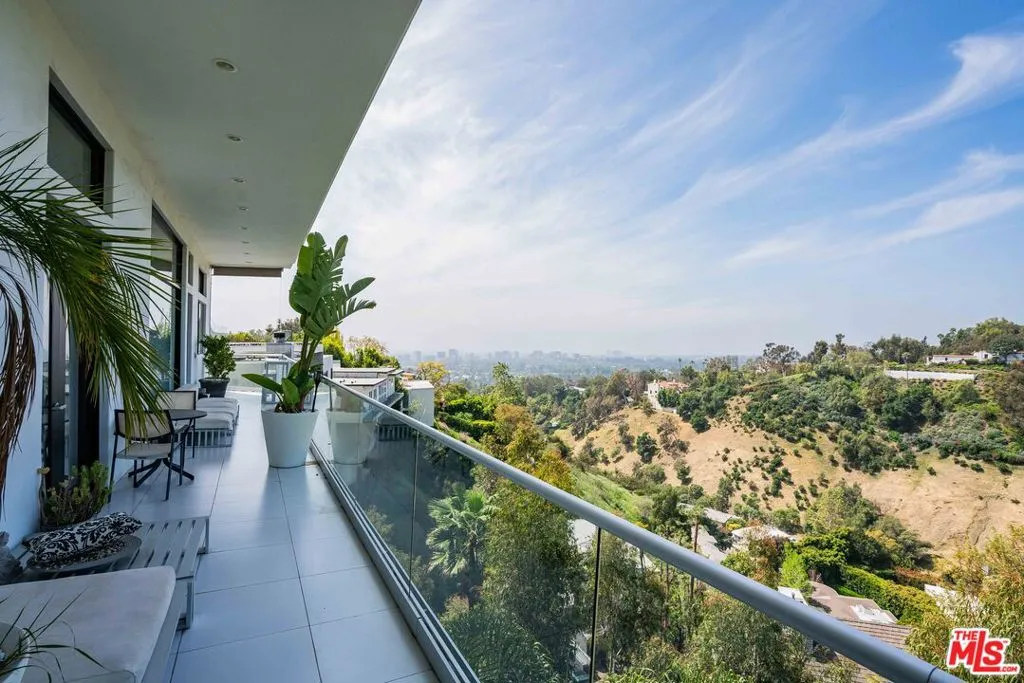 1441 Summitridge Drive, Beverly Hills, California 90210 home-pic-36
