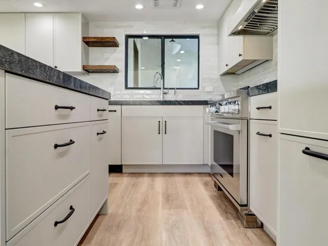 10-9721 Siwanoy Dr-10