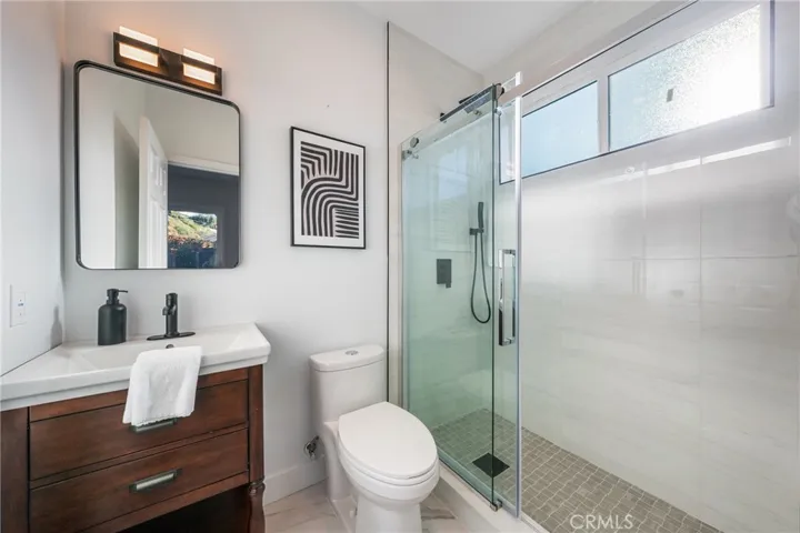 bathroom in downstairs bedroom