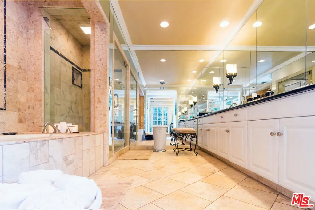 1717 Chevy Chase Drive, Beverly Hills, California 90210 home-pic-14
