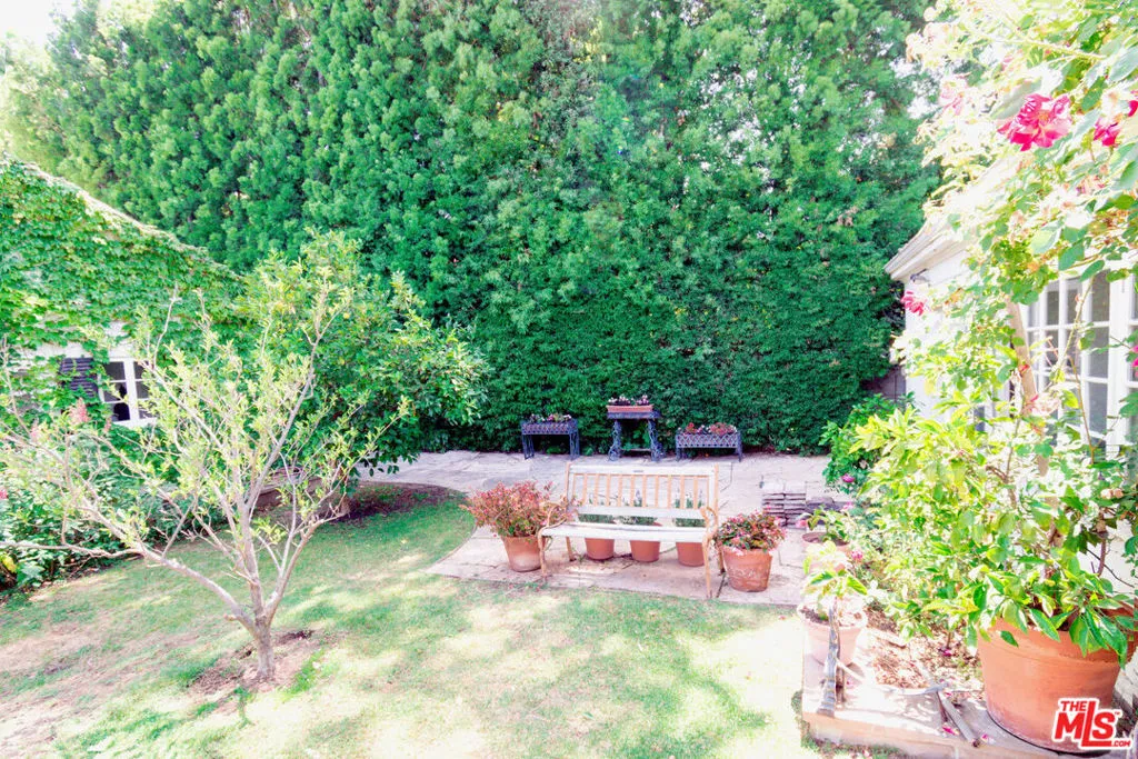 1717 Chevy Chase Drive, Beverly Hills, California 90210 home-pic-17