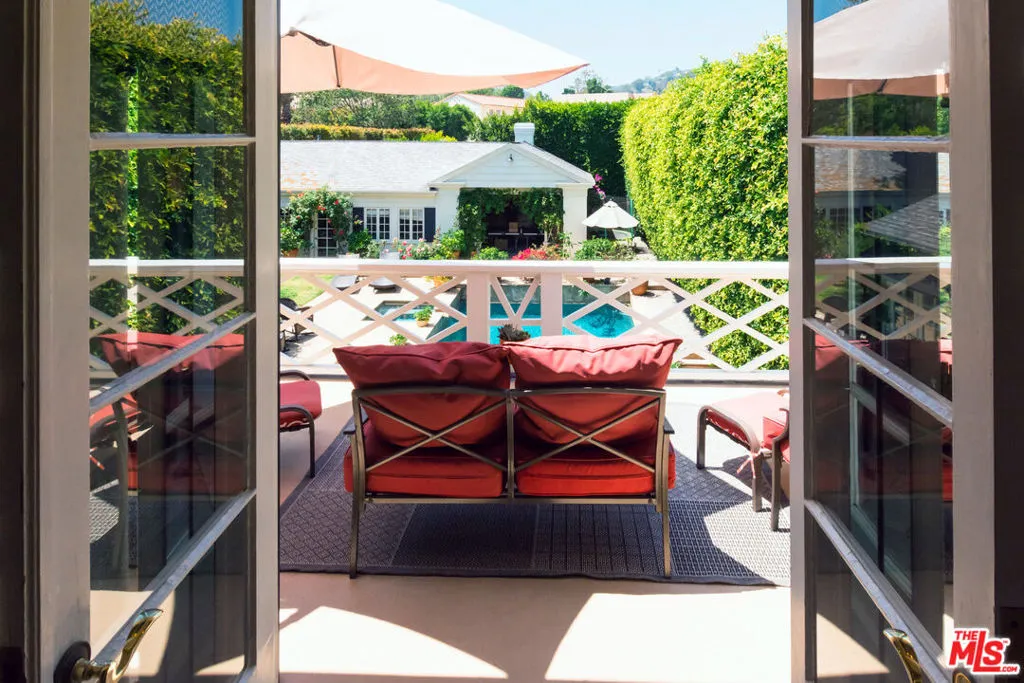 1717 Chevy Chase Drive, Beverly Hills, California 90210 home-pic-11