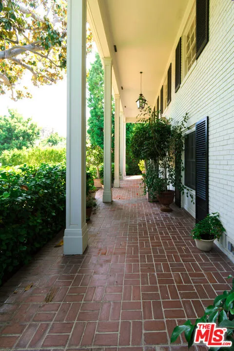 1717 Chevy Chase Drive, Beverly Hills, California 90210 home-pic-19
