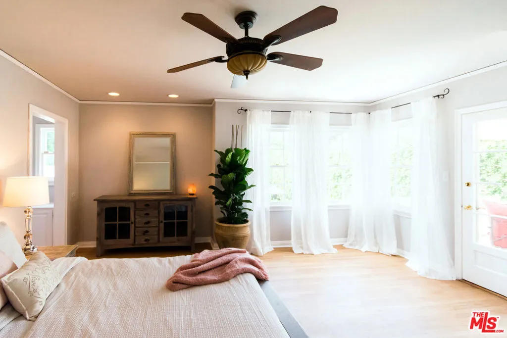 1717 Chevy Chase Drive, Beverly Hills, California 90210 home-pic-23