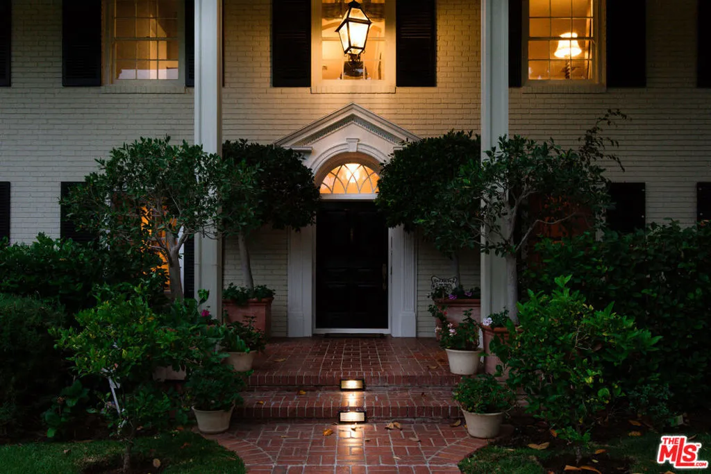 1717 Chevy Chase Drive, Beverly Hills, California 90210 home-pic-28