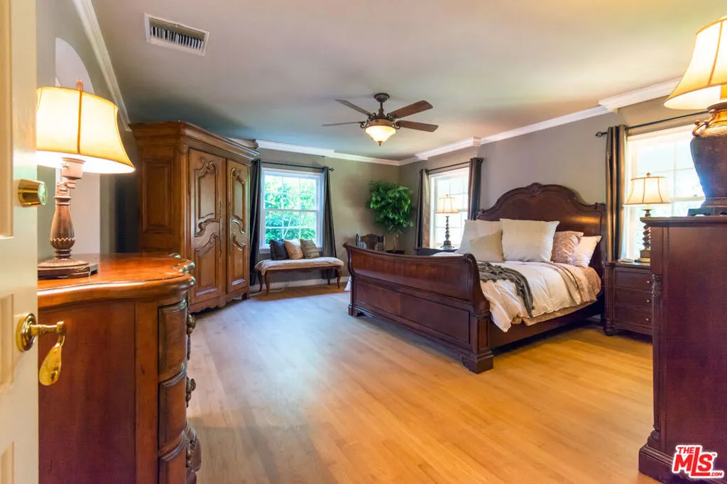 1717 Chevy Chase Drive, Beverly Hills, California 90210 home-pic-10