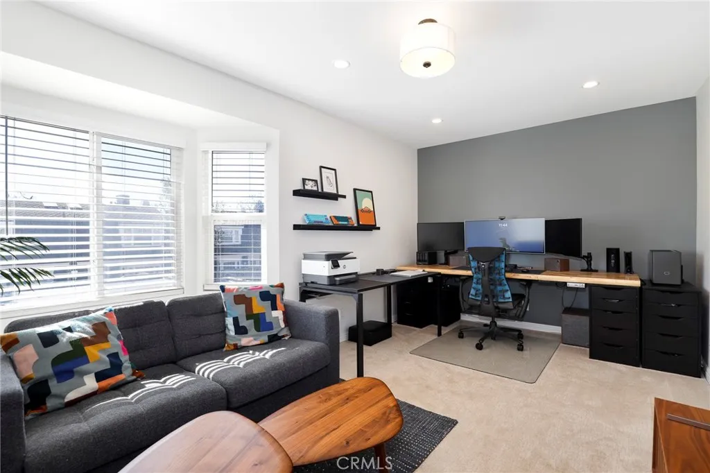 279 N Holliston Avenue 4, Pasadena, California 91106 home-pic-14