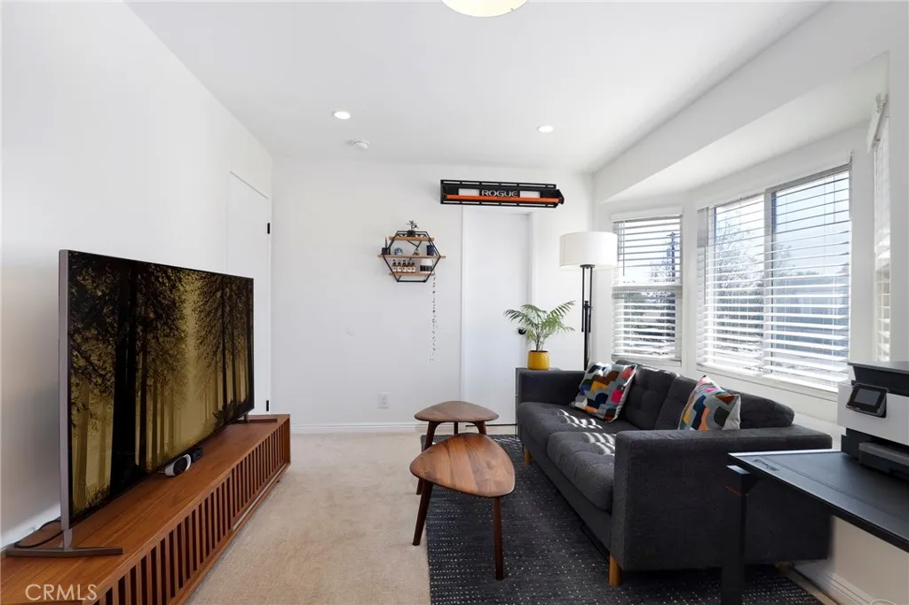 279 N Holliston Avenue 4, Pasadena, California 91106 home-pic-15