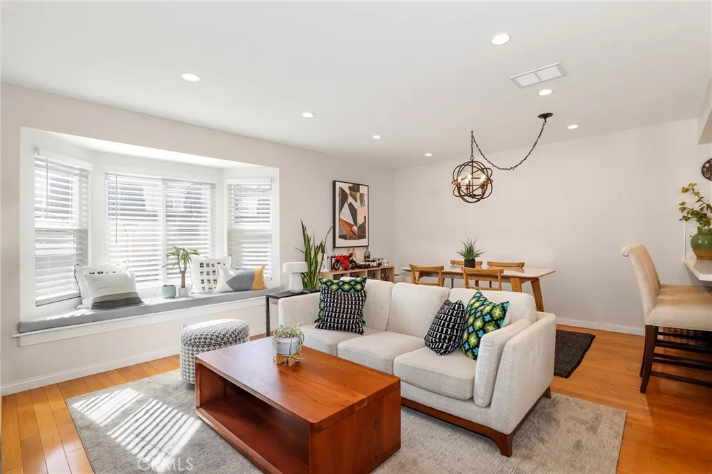 279 N Holliston Avenue 4, Pasadena, California 91106 home-pic-2