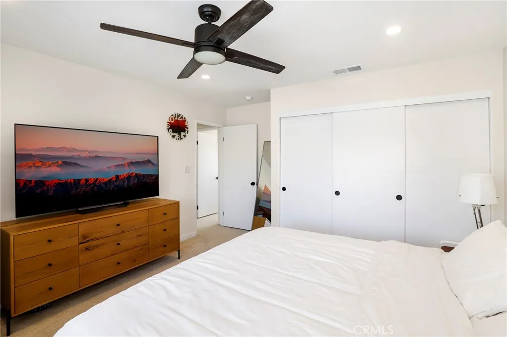 279 N Holliston Avenue 4, Pasadena, California 91106 home-pic-16
