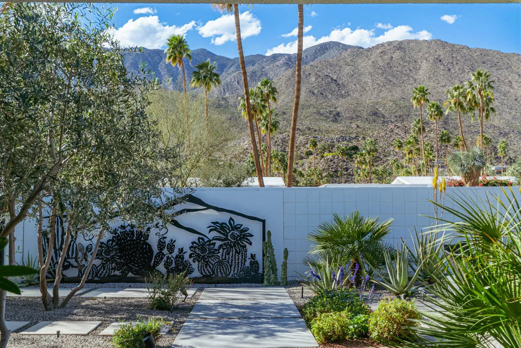 2444 S Calle Palo Fierro, Palm Springs, California 92264 home-pic-10