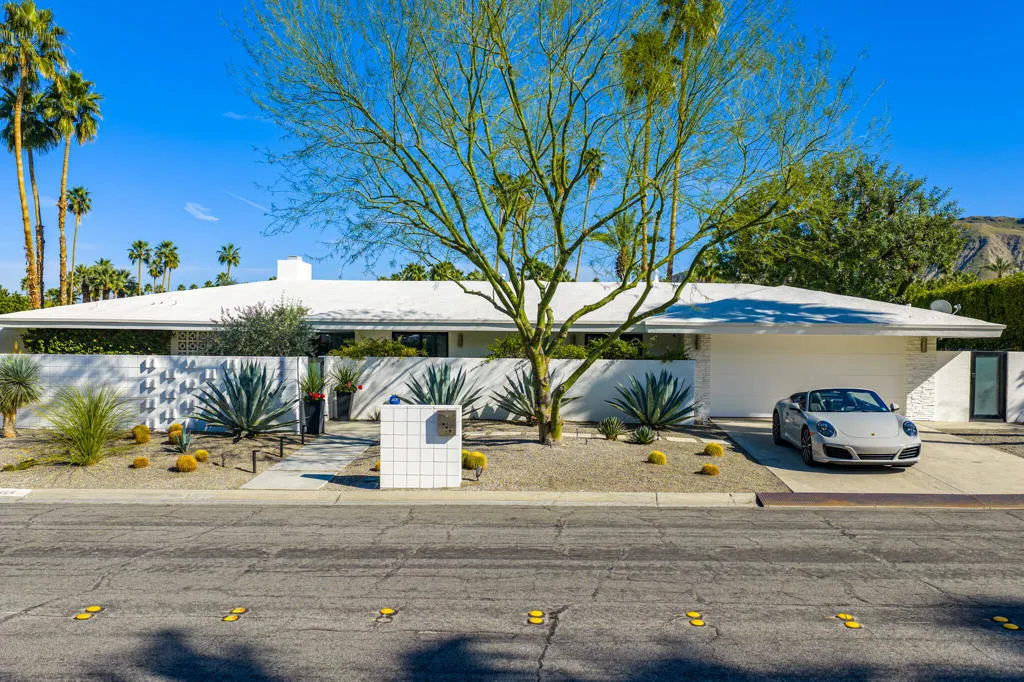 2444 S Calle Palo Fierro, Palm Springs, California 92264 home-pic-5