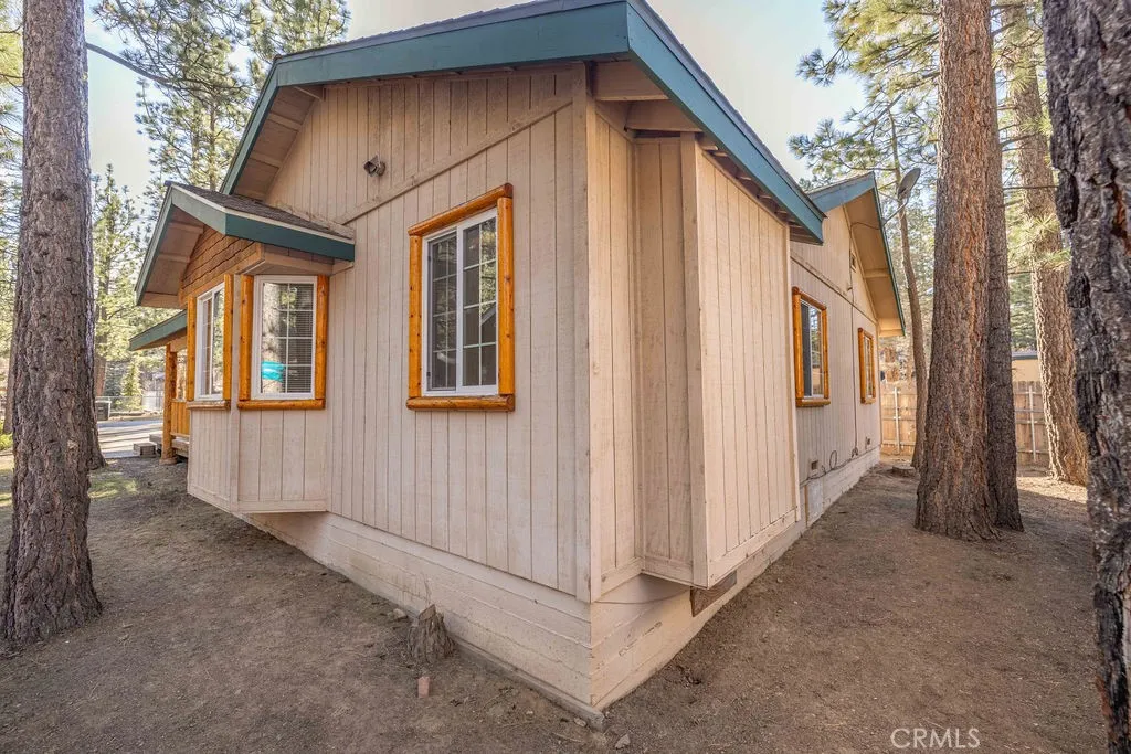817 E Barker, Big Bear City, California 92314 home-pic-26