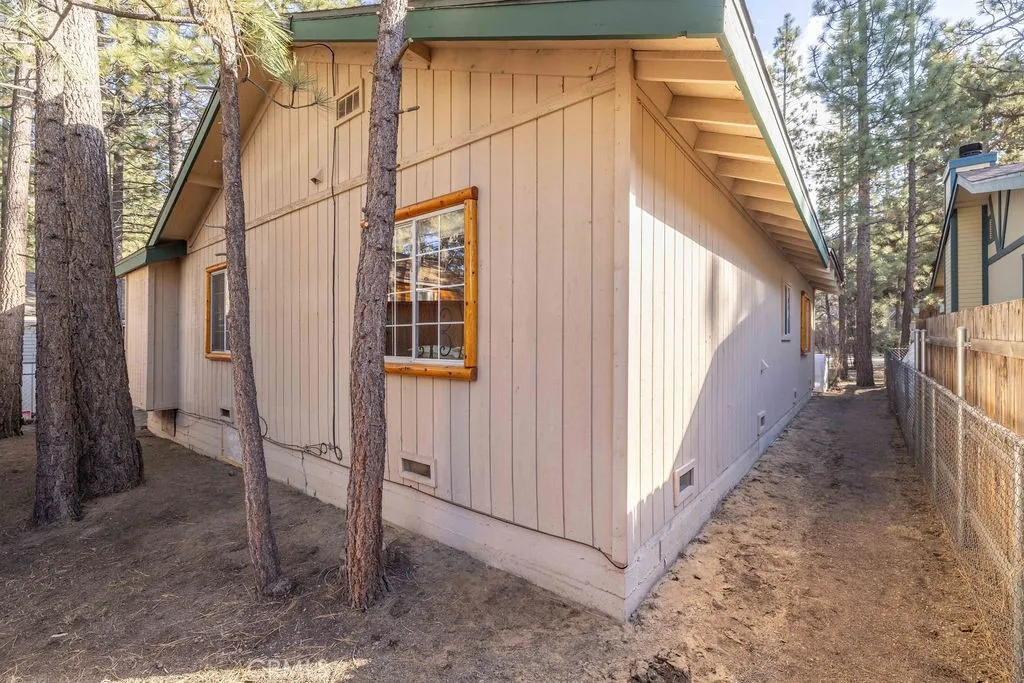 817 E Barker, Big Bear City, California 92314 home-pic-27