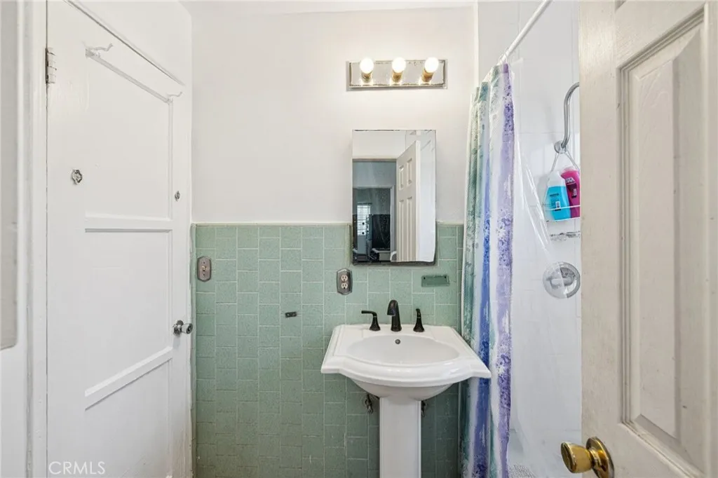 2938 Oakwood, Lynwood, California 90262 home-pic-18