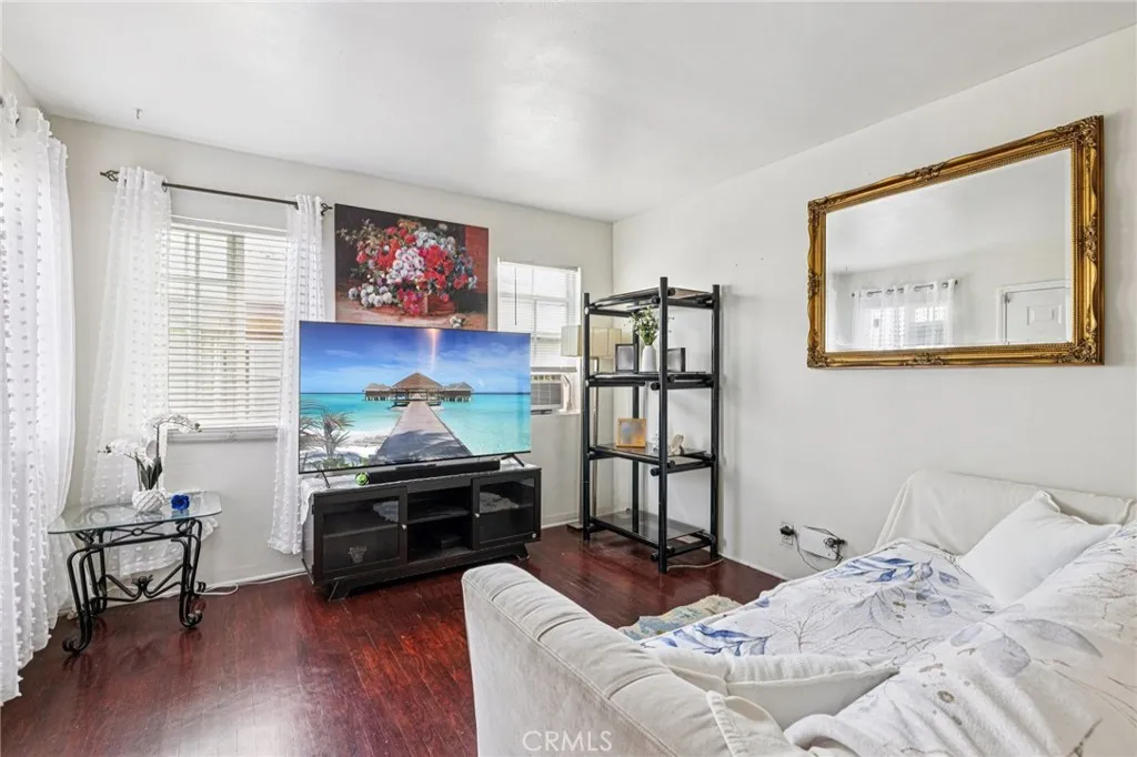 2938 Oakwood, Lynwood, California 90262 home-pic-4