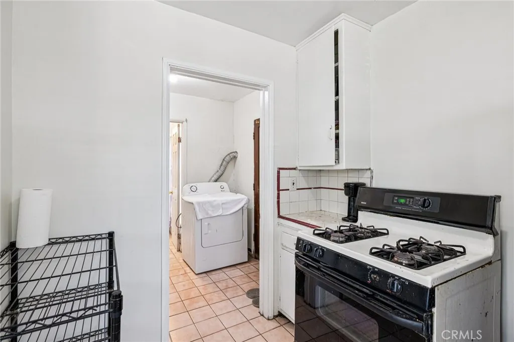 2938 Oakwood, Lynwood, California 90262 home-pic-11