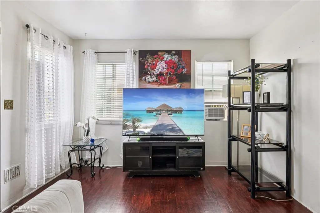 2938 Oakwood, Lynwood, California 90262 home-pic-6