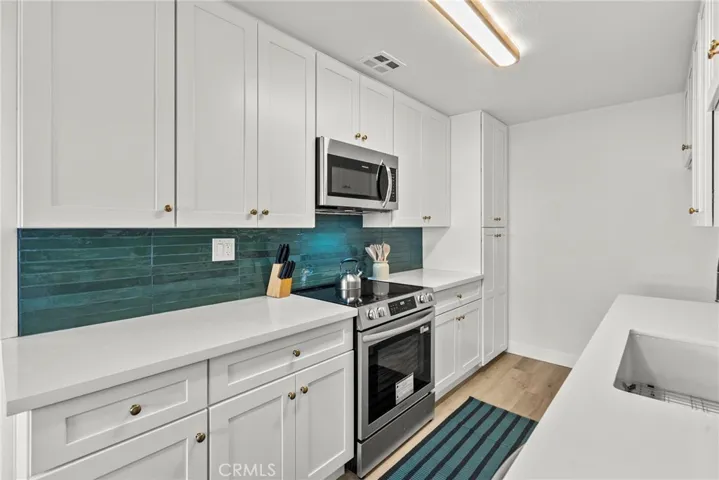 5400 Newcastle 12, Encino, California 91316