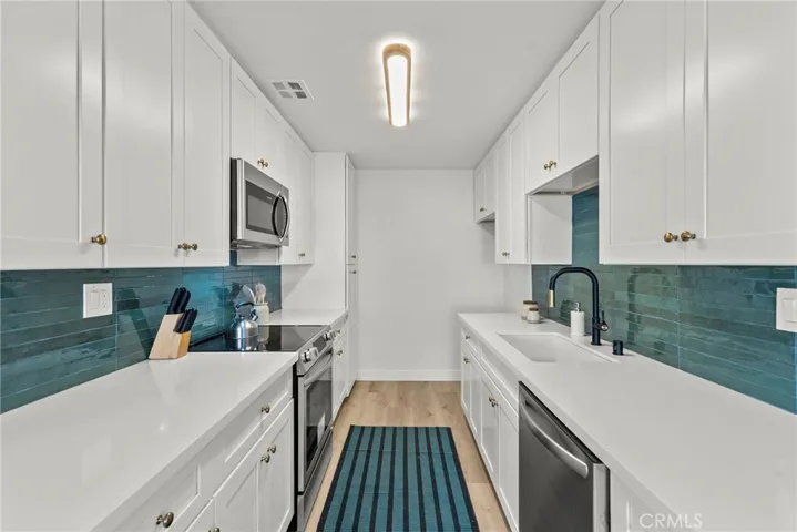 5400 Newcastle 12, Encino, California 91316