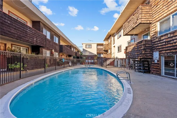 5400 Newcastle 12, Encino, California 91316