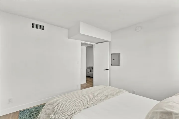 5400 Newcastle 12, Encino, California 91316