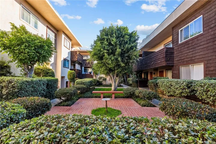 5400 Newcastle 12, Encino, California 91316
