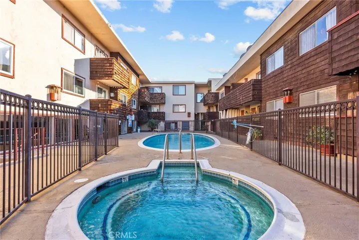 5400 Newcastle 12, Encino, California 91316