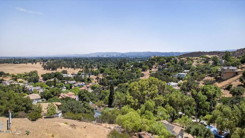 22-web-or-mls-014_UpmarketMedia_8554H-40