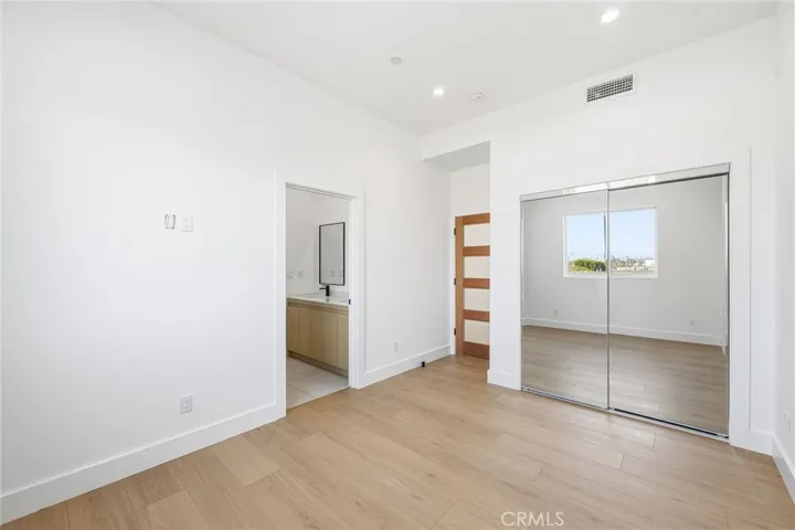 6556 Balboa Boulevard, Lake Balboa, California 91406