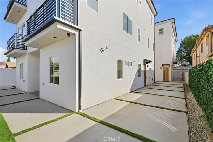 6556 Balboa Boulevard, Lake Balboa, California 91406