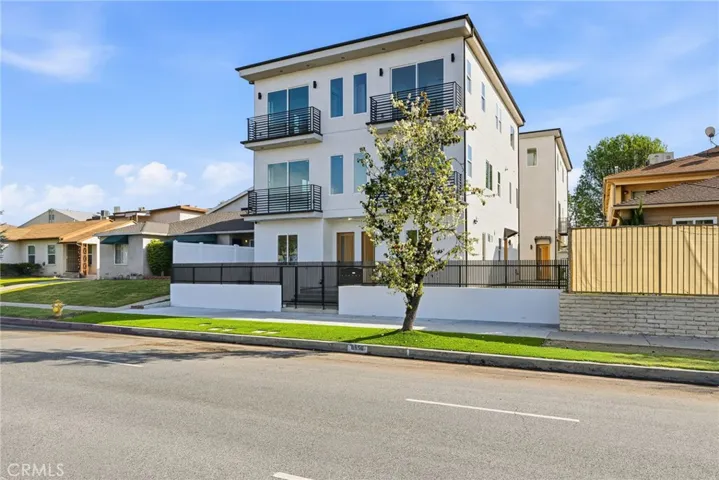 6556 Balboa Boulevard, Lake Balboa, California 91406