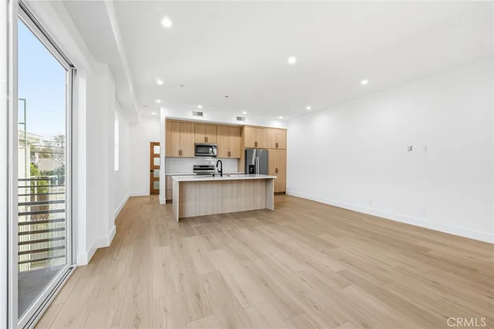 6556 Balboa Boulevard, Lake Balboa, California 91406