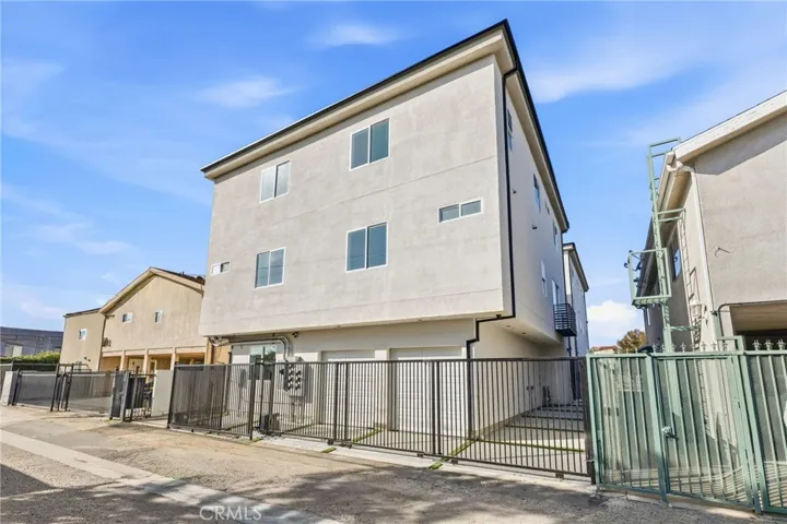 6556 Balboa Boulevard, Lake Balboa, California 91406