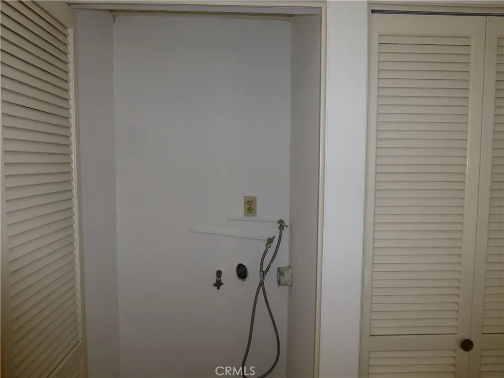 17914 Magnolia Boulevard 127, Encino, California 91316 home-pic-19