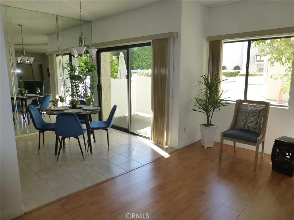 17914 Magnolia Boulevard 127, Encino, California 91316 home-pic-5