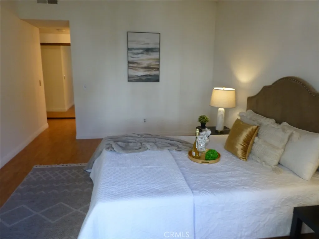 17914 Magnolia Boulevard 127, Encino, California 91316 home-pic-13