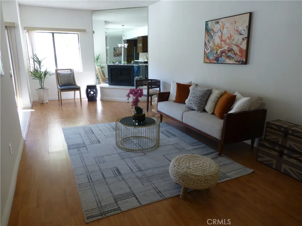 17914 Magnolia Boulevard 127, Encino, California 91316 home-pic-3