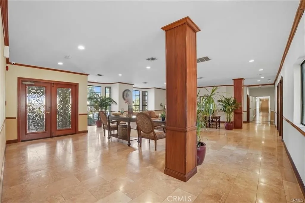 17914 Magnolia Boulevard 127, Encino, California 91316 home-pic-32