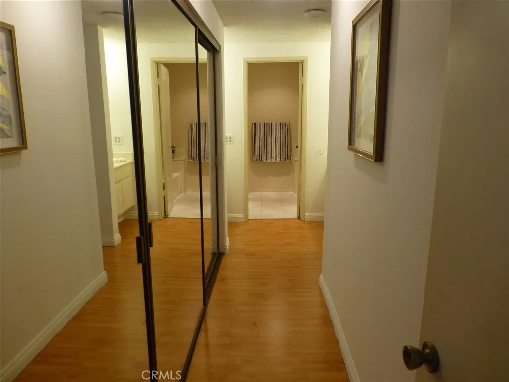 17914 Magnolia Boulevard 127, Encino, California 91316 home-pic-11