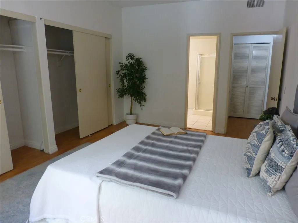 17914 Magnolia Boulevard 127, Encino, California 91316 home-pic-21