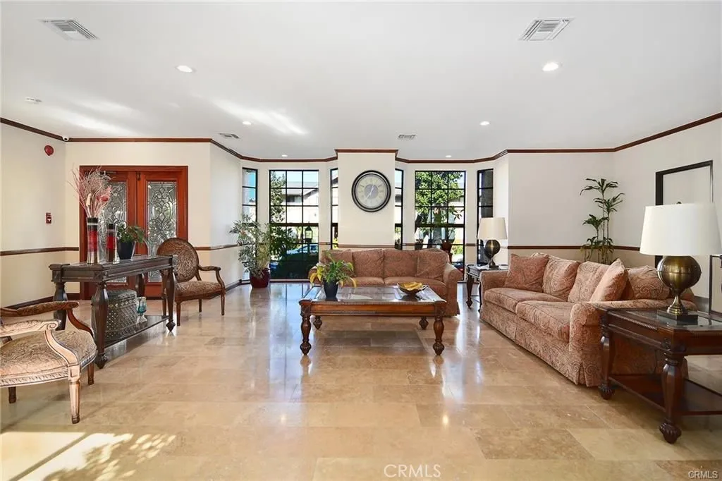 17914 Magnolia Boulevard 127, Encino, California 91316 home-pic-33