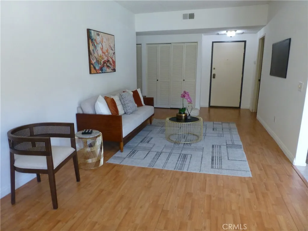 17914 Magnolia Boulevard 127, Encino, California 91316 home-pic-6