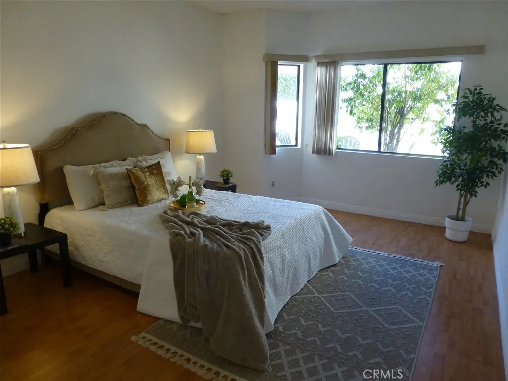 17914 Magnolia Boulevard 127, Encino, California 91316 home-pic-12