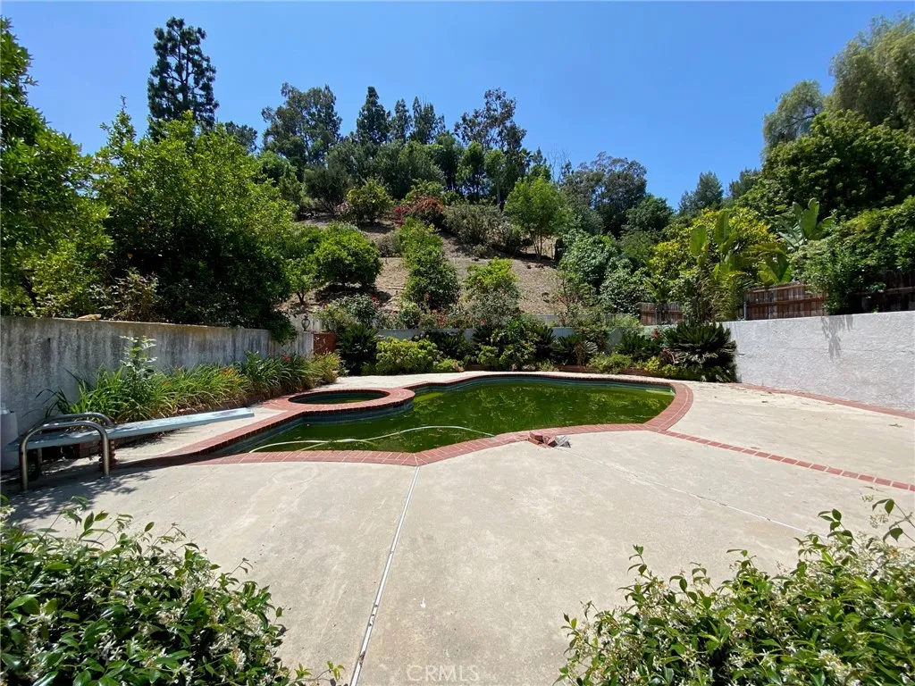 5323 Del Moreno Drive, Woodland Hills, California 91364 home-pic-9